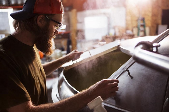 啤酒廠自動化的時代背景下，釀造工人該何去何從？